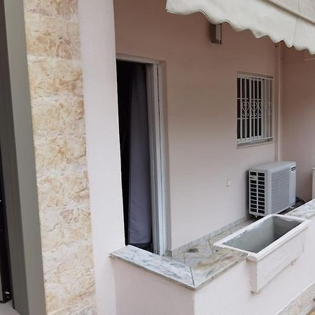 Comfy Apartment With Low Ceiling Attic Αθήνα Εξωτερικό φωτογραφία