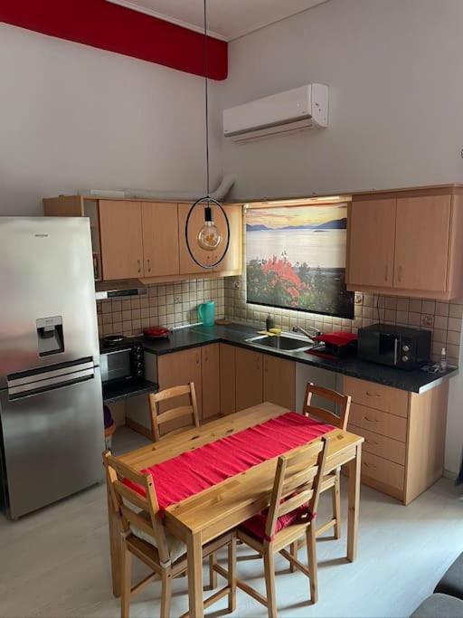 Comfy Apartment With Low Ceiling Attic Αθήνα Εξωτερικό φωτογραφία