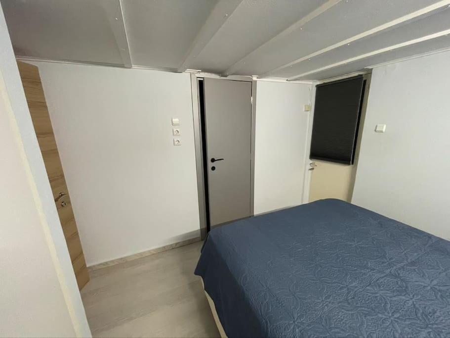 Comfy Apartment With Low Ceiling Attic Αθήνα Εξωτερικό φωτογραφία