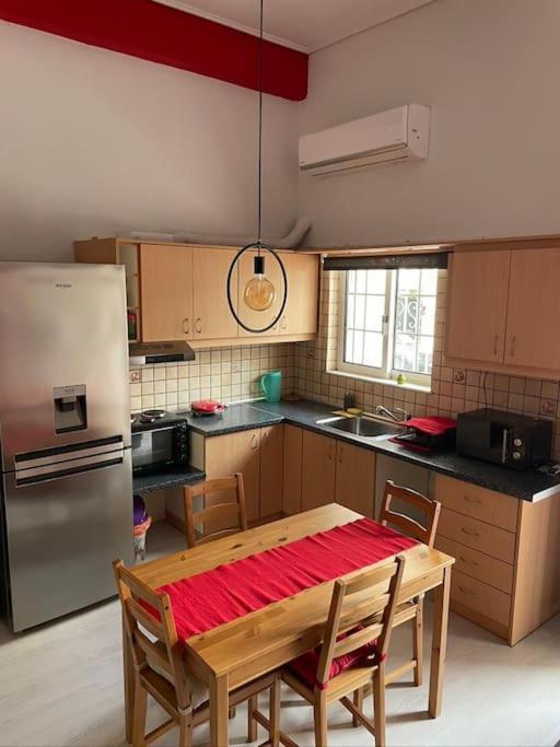 Comfy Apartment With Low Ceiling Attic Αθήνα Εξωτερικό φωτογραφία