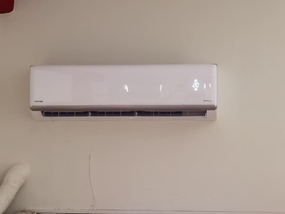 Comfy Apartment With Low Ceiling Attic Αθήνα Εξωτερικό φωτογραφία