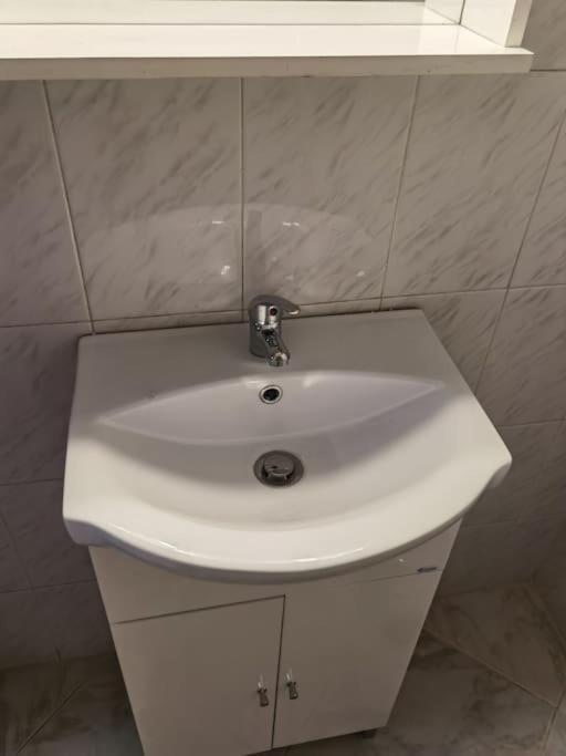 Comfy Apartment With Low Ceiling Attic Αθήνα Εξωτερικό φωτογραφία