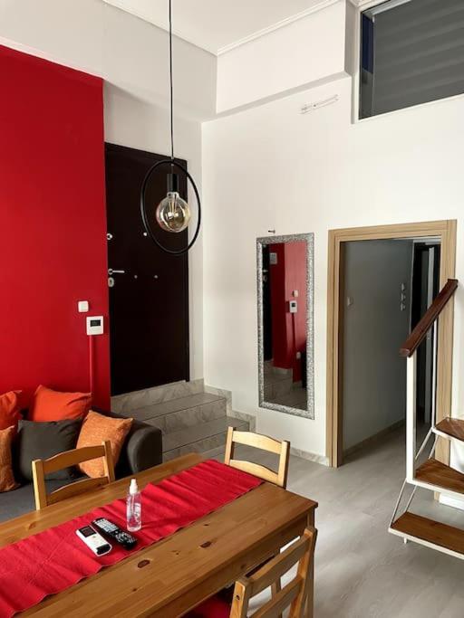 Comfy Apartment With Low Ceiling Attic Αθήνα Εξωτερικό φωτογραφία
