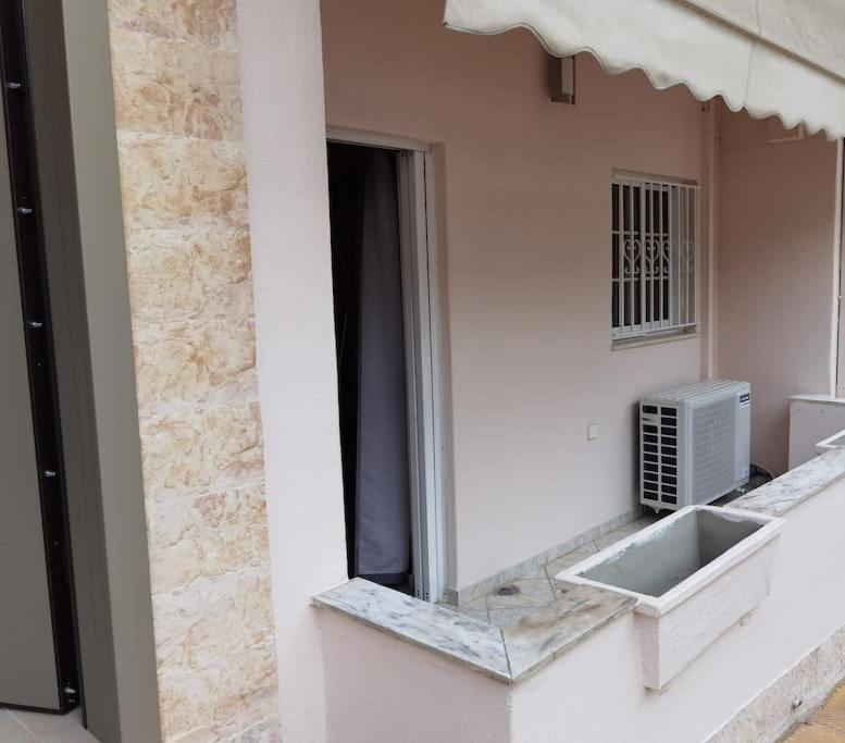 Comfy Apartment With Low Ceiling Attic Αθήνα Εξωτερικό φωτογραφία